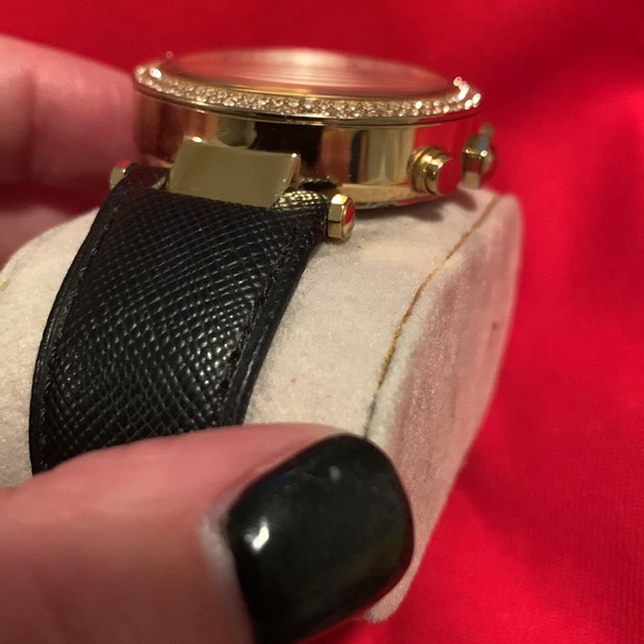 Micheal Kors Watch - Picture 3 of 7